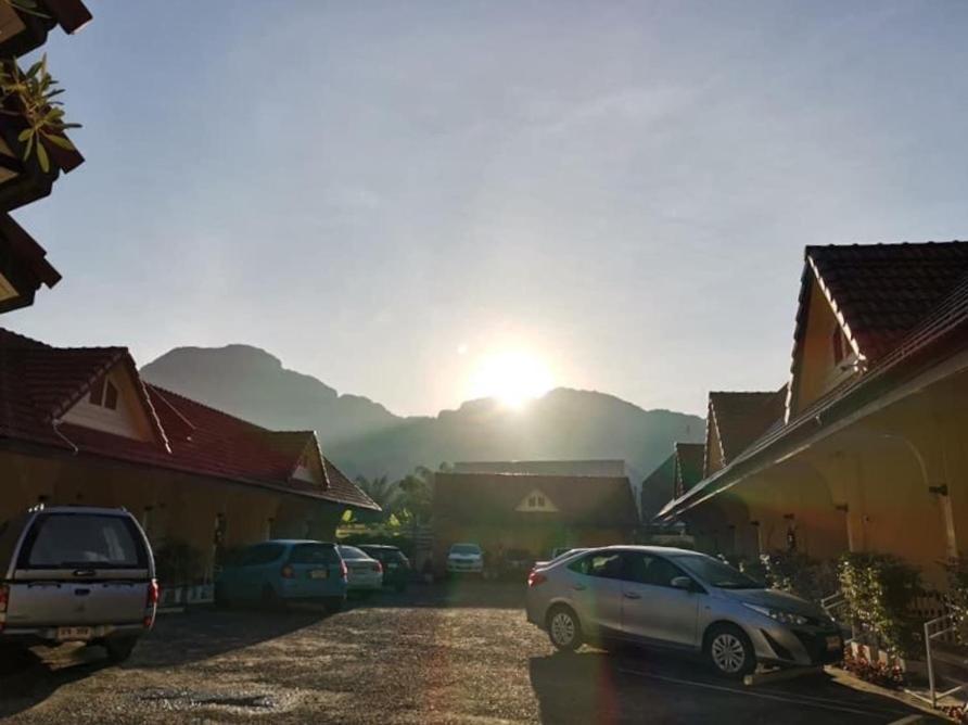 攀牙府 Rachawadee House酒店 外观 照片